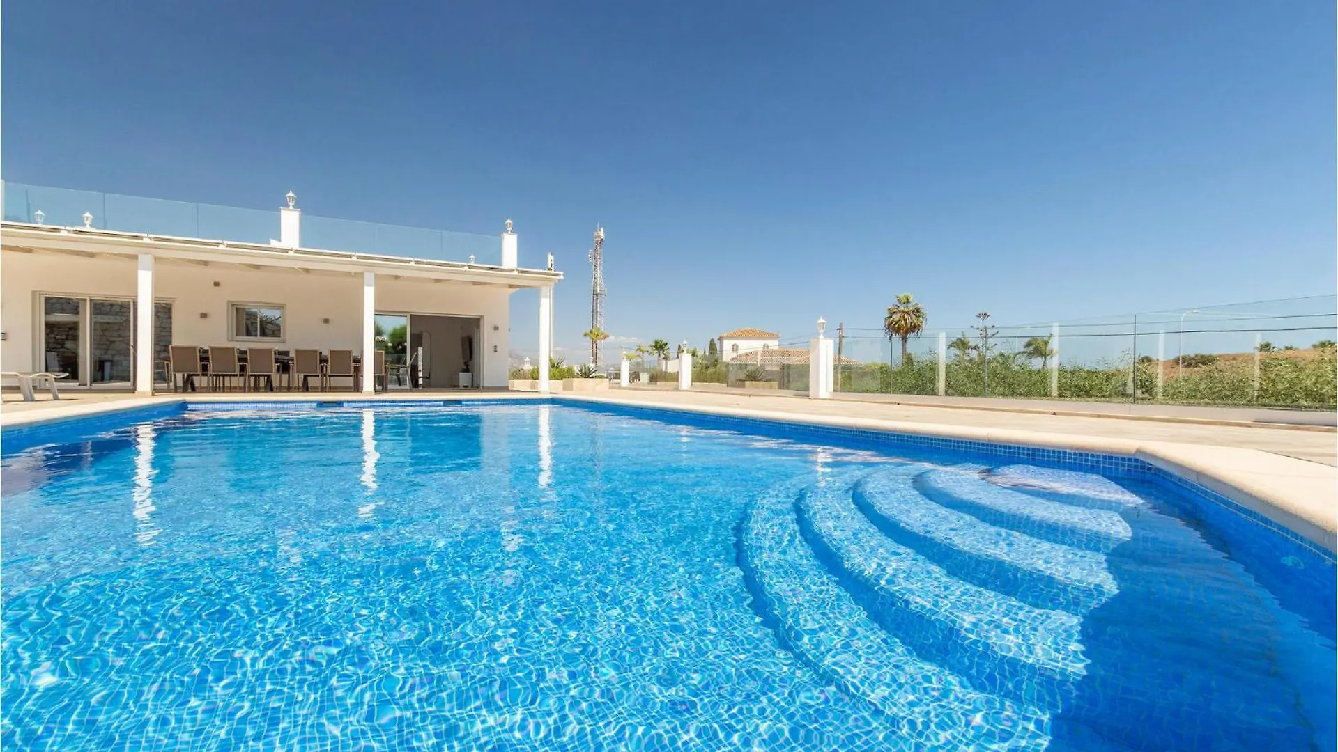 7 Bedroom Beautiful Home In Las Lagunas De Mijas فوينخيرولا 0*,  إسبانيا