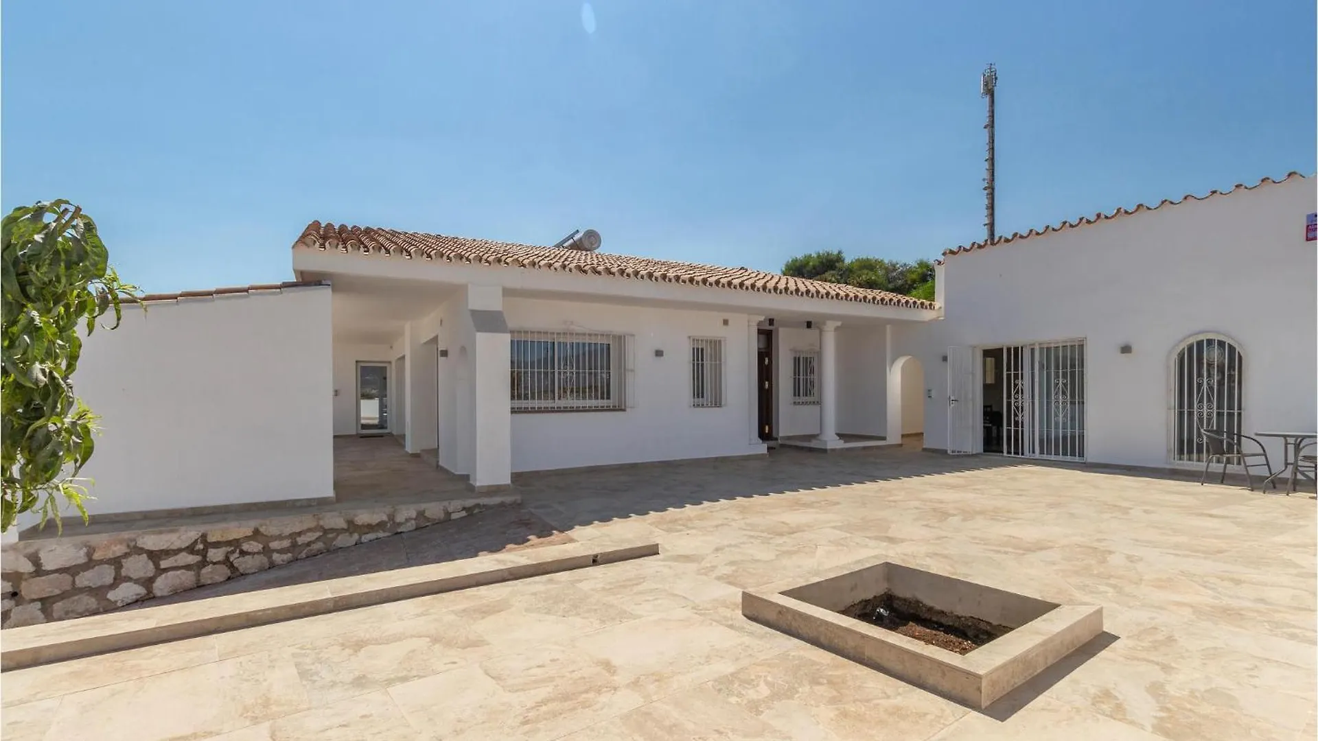 7 Bedroom Beautiful Home In Las Lagunas De Mijas فوينخيرولا