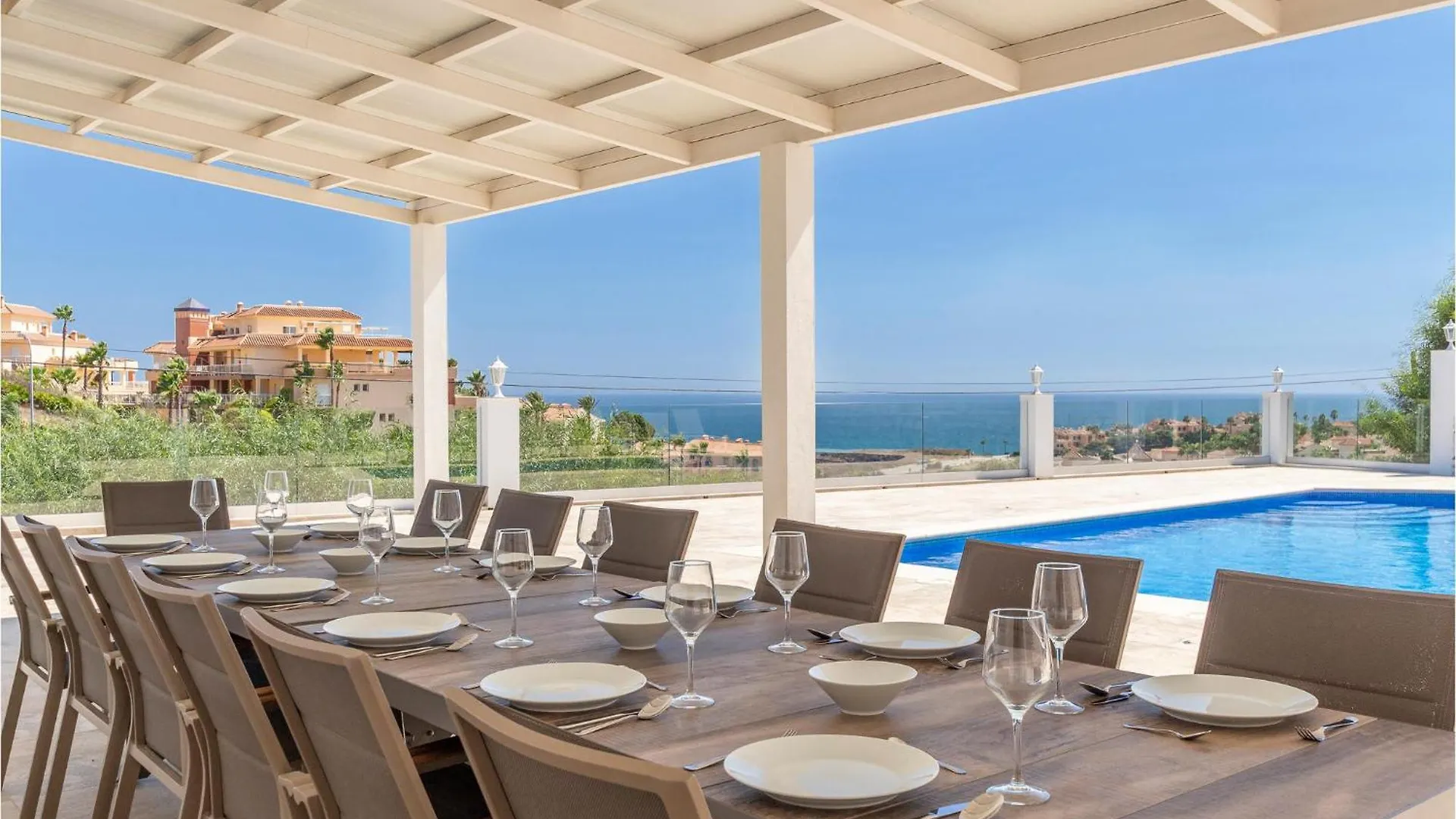 7 Bedroom Beautiful Home In Las Lagunas De Mijas فوينخيرولا 0*,  إسبانيا