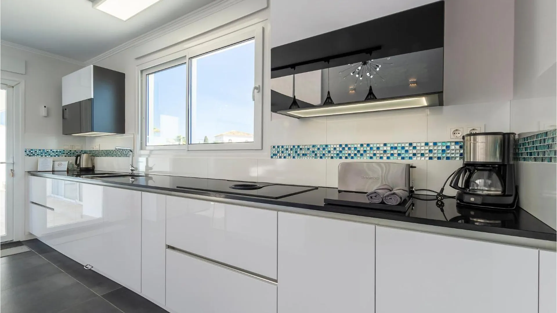 7 Bedroom Beautiful Home In Las Lagunas De Mijas فوينخيرولا بيت للعطل