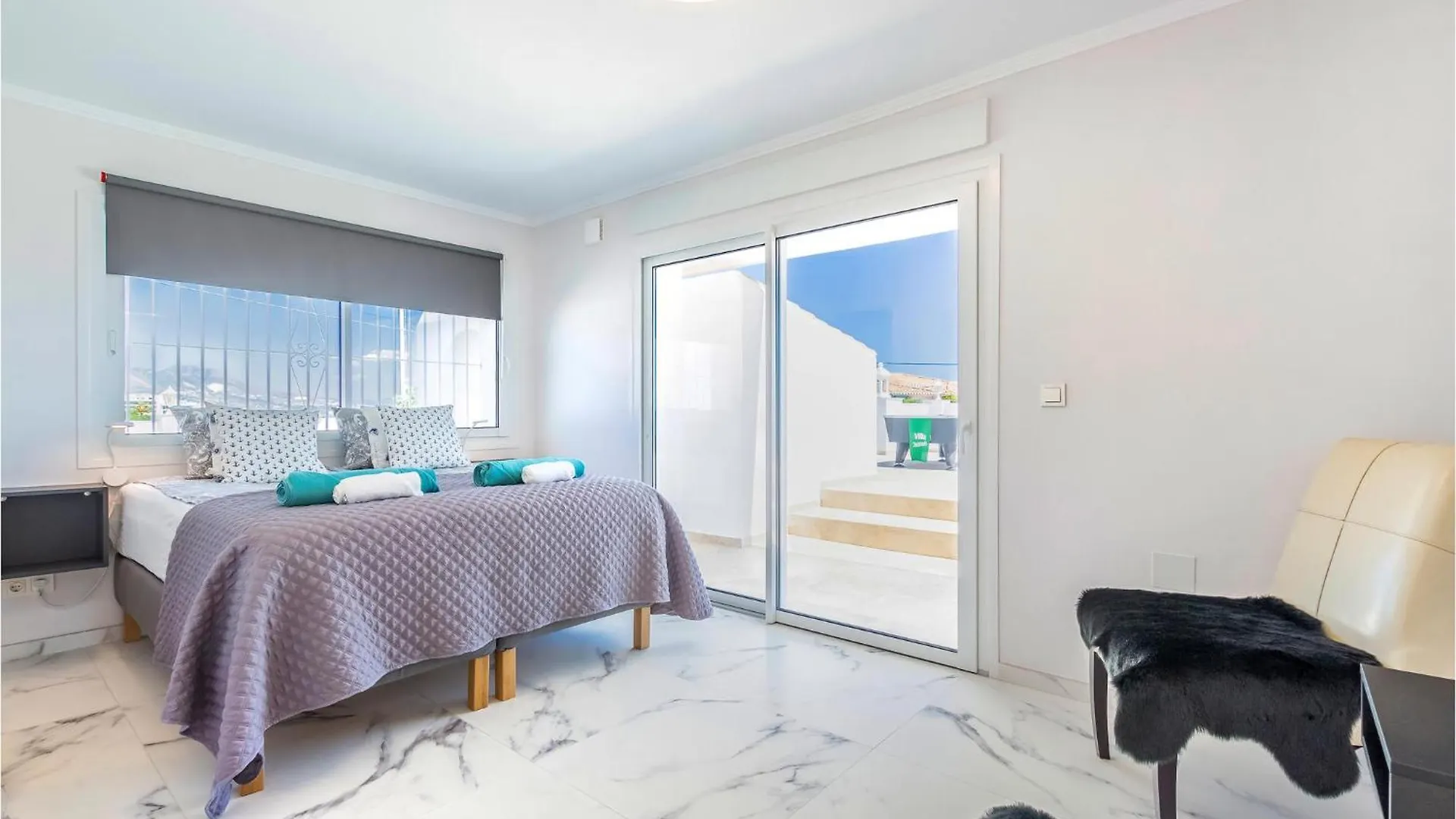 7 Bedroom Beautiful Home In Las Lagunas De Mijas فوينخيرولا