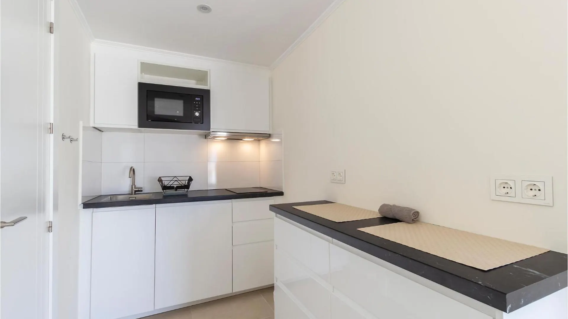 7 Bedroom Beautiful Home In Las Lagunas De Mijas فوينخيرولا