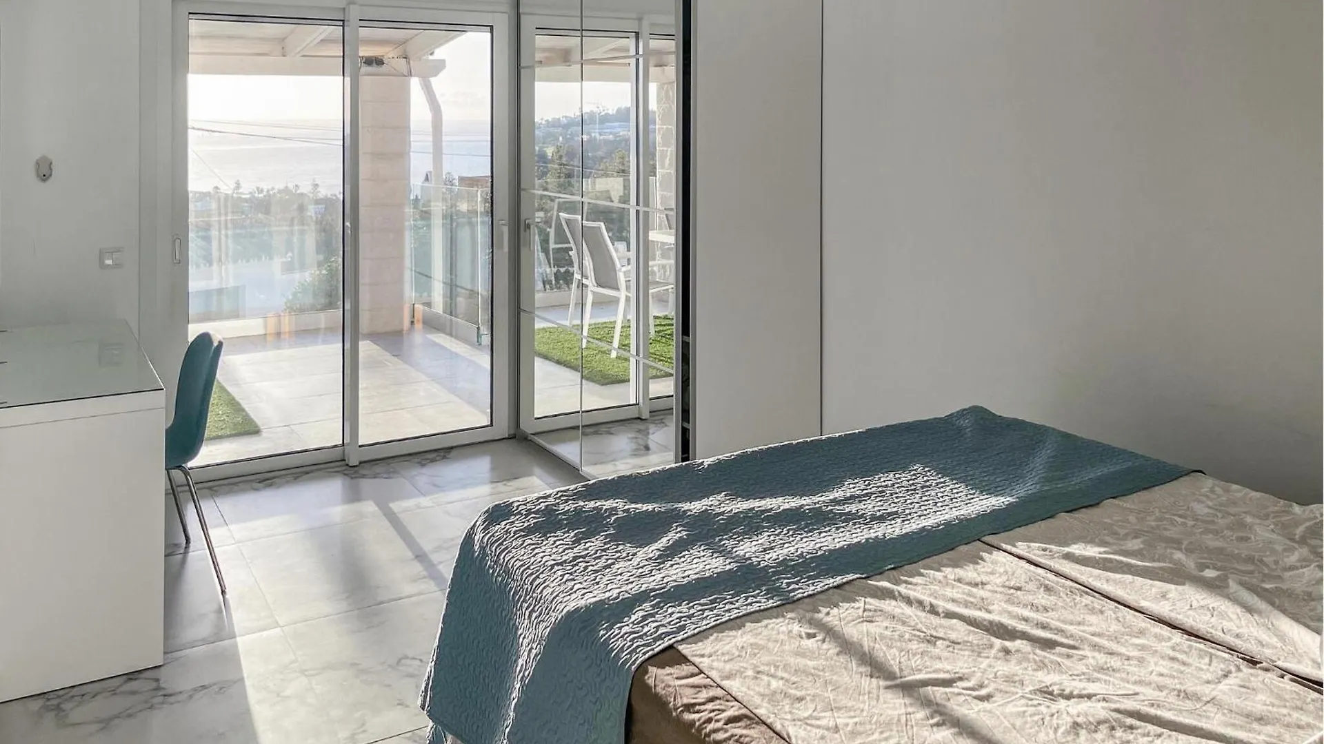 7 Bedroom Beautiful Home In Las Lagunas De Mijas فوينخيرولا