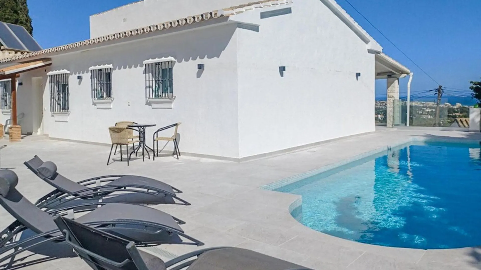 7 Bedroom Beautiful Home In Las Lagunas De Mijas فوينخيرولا