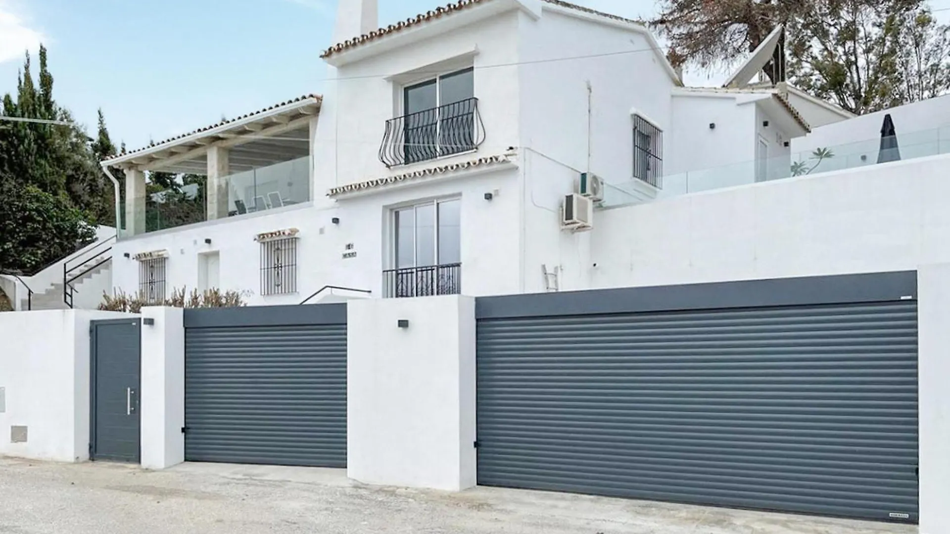 7 Bedroom Beautiful Home In Las Lagunas De Mijas فوينخيرولا بيت للعطل